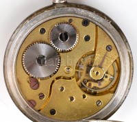 Art Deco dupla ezüst fedeles zsebóra, aranyozott és vésett tokkal, Működő, jó állapotban. / Silver pocket watch. Works well.  d:5  cm