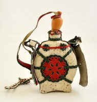 Fa kulacs bőr és szőr rátétekkel, jó állapotban, m: 27 cm