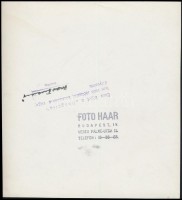 Haár Ferenc (1908-1997) budapesti fotóművész és fotóriporter hagyatékából 2 db pecséttel jelzett, vintage fotó (az egyiken aláírás is van), 19x17 cm és 23,5x18 cm