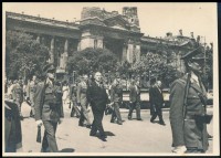 1947 Dinnyés Lajos miniszterelnök katonai kísérettel, Úrnapi körmenetben a Szabadság téren Alberty Antal fotója  13x8 cm
