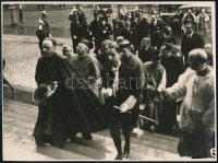 1930 Szent Imre év Aloisio Sincero pápai legátus a Bazilikánál  Budapesten. Macsi András pecséttel jelzett fotója. 24x16 cm
