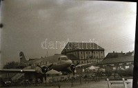 1963 Budapest, X. ker., kőbányai városképek, utcafotók, épületfelvételek, 21 db szabadon felhasználható vintage negatív, 4x4 cm és 6x6 cm között