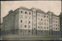 cca 1920-1930 Budapest, Épületek a Váci úton, 2 db fotó, egyik foltos, 12,5x14,5 és 15x23 cm