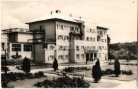 10 db főleg modern városképes lap, szállodák: Sopron (Lövér szálló, Fenyves), Siófok (Vénusz szálló) / 10 mainly modern town-view postcards, hotels: Sopron, Siófok