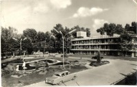 10 db főleg modern városképes lap, szállodák: Sopron (Lövér szálló, Fenyves), Siófok (Vénusz szálló) / 10 mainly modern town-view postcards, hotels: Sopron, Siófok
