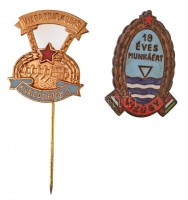 ~1950-1960. '10 éves munkáért - Vízügy' zománcozott fém jelvény + 'Vízgazdálkodás Kiváló Dolgozója' zománcozott fém kitűző T:1-,2
