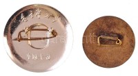 Kína DN 'Mao Ce-tung' (2xklf) fém és műanyag jelvény (36mm/28mm) T:2China ND 'Mao Zedong' (2xdiff) metal and plastic badge (36mm/28mm) C:XF