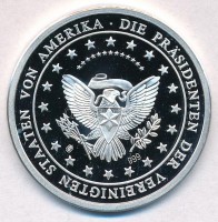 Németország 1991. 'Abraham Lincoln - Az Amerika Egyesült Államok elnökei' jelzett Ag emlékérem, tanúsítvánnyal (15g/0.999/35mm) T:PP patinaGermany 1991. 'Abraham Lincoln - Präsidenten der USA' hallmarked Ag commemorative medallion with
