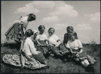 cca 1935 Dr. Csörgeő Tibor (1896-1968) budapesti fotóművész hagyatékából, 2 db jelzés nélküli, vintage fotó, magyaros stílusban, 8,5x11,5 cm és 13x18 cm
