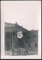 1944 Budapest, Romokban a Műcsarnok, fotó, 10×7 cm