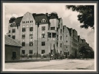cca 1920-1930 Budapest XIII., MÁV tisztviselő ház, tervezte: Jeney Ernő, albumlapra ragasztott fotó, 12×17 cm