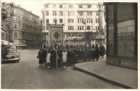 Budapest, körmenet 'Mater Dolorosa' zaszlóval. photo (fa)