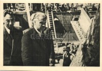 1946 Budapest - 2 db képeslap a Szabadság híd újjáépítéséről és az átadásáról, Tildy Zoltán (a Magyar Köztársaság elnöke) és Gerő Ernő (közlekedésügyi miniszter, hídverő) / 2 postcards of the reconstruction of Szabadság