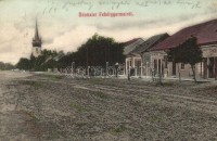 Fehérgyarmat, utcakép, Református templom, Satz József üzlete. Kiadja a Kossuth nyomda 303. (EK)