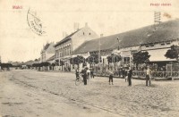 Makó, Fő tér, Vidor Manó, Halász A. és Neumann Zsigmond üzlete, kerékpáros férfi, kiadja Gaál László (EK)