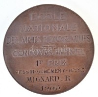 Franciaország 1906. 'École Nationale des Arts Decoratifs - Concovrs Annvel - 1r Prix Dessin-Ornemant-Bosse - Mignard, R (Dekoratív Művészetek Állami Iskolája - Éves verseny - Első díj - Mignard, R)' peremén jelzett Ag emlékérem.