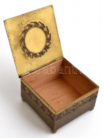 Réz szőlőleveles doboz, fa betéttel, 11×11,5 cm