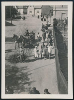 cca 1932 Kinszki Imre (1901-1945) budapesti fotóművész hagyatékából, jelzés nélküli vintage fotó, 6x4,5 cm