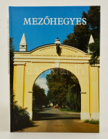 Balanyi Miklós: Mezőhegyes képes albuma. Mezőhegyes. 1999. Szerzői. Kiadói kartonálásban, A szennylapon Mezőhegyes Polgármesteri Hivatalának bélyegzőlenyomatával + egy olvashatatlan autográf aláírással.