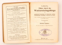Leberle, Führer durch das Wettersteingebirge. Szerk.: Kadner, Herbert. München, 1921, J. Lindauersche Universitäts-Buchhandlung. Térképmelléklet nélkül. Kissé kopott vászonkötésben, gerince hiányzik.