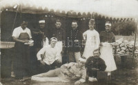 Első világháborús osztrák-magyar tábori konyha szolgálatosokkal / WWI K.u.K. military field kitchen with soldiers on duty. Schäffer Armin photo