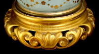 cca 1870 Moderateur olajlámpa Zsolnay porcelán talpazattal Dietmar réz égőfejjel, kézzel festett reneszánsz páros portrés, kopott festéssel, jelzett, pótolt burával, m: 52 cm (71 cm)