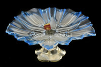 Walther Glass jelzett irizáló talpas üvegtál, formába öntött, foltos, apró kopásnyomokkal, d: 15 cm, m:9 cm