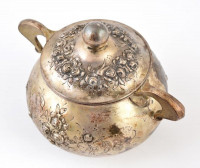 Antik ezüst cukordobozka rózsás díszítéssel  Ausztria 1824. Jelzett. JB mesterjeggyel / Antique silver sugar box hallmarked. 234 g 10,5 cm