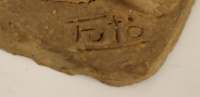 Futó Ferenc (1896 - 1972): Súroló fiatalassszony, terrakotta, 9,5 x 22 x 9,5 cm