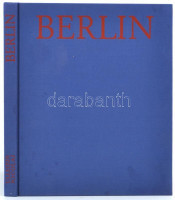 Berlin. Manfred Hmm és Günter Schneider fotóival. Frankfurt a. M.-Berlin, 1988., Ullstein-Nicolai. Német, angol és francia nyelven. Gazdag képanyaggal illusztrált. Kiadói egészvászon-kötés.