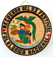 1991 'Recuerdo Del 23 Festival Folklorico Nacional' feliratú, festett mázas, kerámia falitányér, kis hibával, d: 24 cm.
