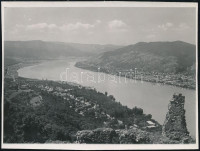 cca 1935 Kinszki Imre (1901-1945) budapesti fotóművész jelzés nélküli vintage fotója, az általa összeállított gyűjtőalbumból kiemelve (Visegrád alatt), 6,5x8,6 cm