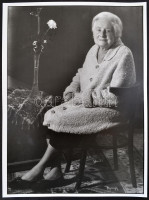 1990 Fuszenecker Ferenc (1944-): Az  én mamám, pecséttel jelzett, feliratozott fotóművészeti alkotás, 40×30 cm