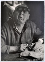 1967 Jónás László: Sértődés, hátoldalon feliratozott, kartonra ragasztott fotóművészeti alkotás, 38×28 cm