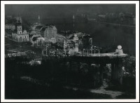 Rév Miklós (1906-1998): Kilátás a Gellért-szoborral, feliratozott, fotó paszpartuban, felületén törésnyom, 17×23 cm
