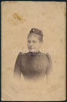 1904 Juhász Ilka szatmári színésznő Boda Ferencnek (1875-?) dedikált fotója 11x17 cm
