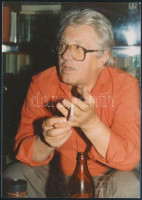 1985 Sütő András (1927-2006) író marosvásárhelyi otthonában, fotó, 12,5x8,5 cm