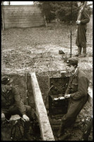 cca 1952 Fegyveres katonák és civilek kiképzése, gyakorlatozása, 12 db vintage negatív Kotnyek Antal (1921-1990) budapesti fotóriporter hagyatékából, 24x36 mm