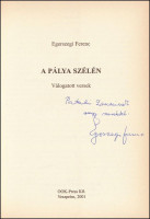 Egerszegi Ferenc: A pálya szélén. Válogatott versek. Veszprém, 2001, OOK-Press Kft. Kiadói kartonált papírkötés, jó állapotban. A szerző által dedikált.
