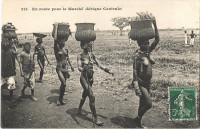 En route pour le Marché (Afrique Centrale) / Central African natives folklore,  TCV card (EK)