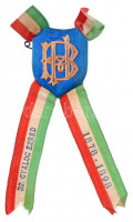 1898. '32. Gyalogezred - 1878-1898' címeres szövetborítású jelvény aranyozott karton(?) rátéttel, nemzetiszín szalaggal (44x34mm) T:2 rátéten sérülések / Hungary 1898. '32. Gyalogezred (32nd Infantry Regimnet) - 1878-1898' textile