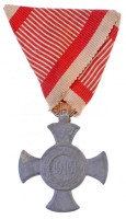 1916. 'Vas Érdemkereszt a Vitézségi Érem szalagján' hadifém kitüntetés mellszalagon T:2 Hungary 1916. 'Iron Merit Cross on a war ribbon' war metal decoration with ribbon C:XF NMK 229.