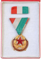 1957. 'Munkás-Paraszt Hatalomért Emlékérem' aranyozott, zománcozott Br kitüntetés mellszalagon, szalagsávval, eredeti dísztokban T:1-