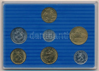 Finnország 1990. 5p-5M (6xklf) + 'Suomen Rahapaja' zseton forgalmi sor eredeti műanyag tokban tanúsítvánnyal T:1 Finland 1990. 5 Pennia - 5 Markkaa (6xdiff) + 'Suomen Rahapaja' jeton coin set in original plastic case with certification C:UNC