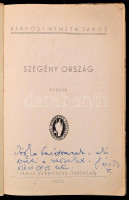 Bárdosi Németh János: Szegény ország. Pécs,[1941], Janus Pannonius Társaság, (Rákóczy-ny.), 63+1 p. Első kiadás. Kiadói papírkötés, foltos borítóval, a hátsó borítón kis szakadással. A szerző által dedikált.