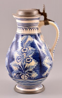 XIX. sz. első fele: MS jelzéssel  ónfedeles céh kancsó. Festett, mázas kerámia, lepattanással, / Guild jar. Ceramic with tin lid. 27 cm