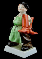 Herendi csizmás fiú, kézzel festett, jelzett, hibátlan, m: 18 cm