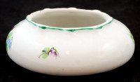 Porcelán ékszertartó, kézzel festett, 'Herend' jelzéssel, hibátlan, fedele hiányzik, m: 4,5 cm