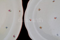 2 db Zsolnay  virágmintás sültes és felvágottas tál. Matricás, jelzett, kis kopásokkal d: 30 cm, 37x27 cm