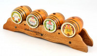 Hollóházi porcelán 4 db, 'Promontor Bitter Aperitif','Promontor Vörös Aperitif', 'Márka Vermouth Dry', 'Márka Vermouth', kézzel festett, jelzett, kopásnyomokkal, dugó hiányokkal, fa tartóban, a tartón kopott 'Középmagyarországi